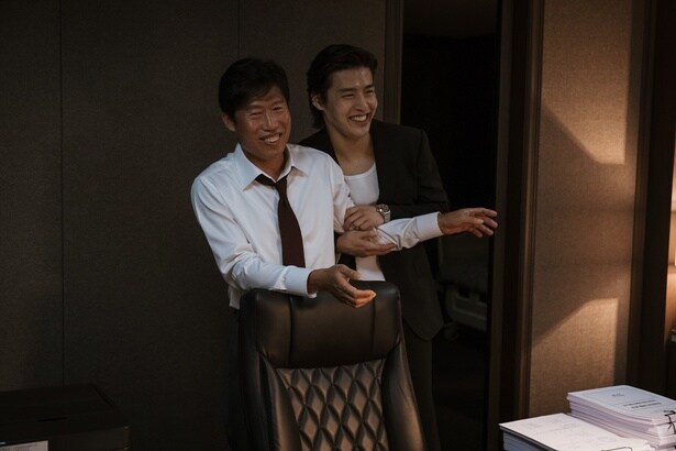 【写真を見る】ハヌルとヘジンの歪んだブロマンスが垣間見える本編シーンが解禁に