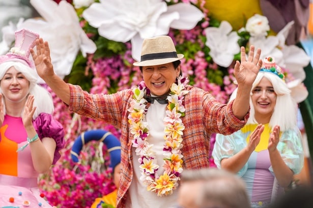 本作のジャッキーは、スーパースターのジャッキー・チェン本人役!