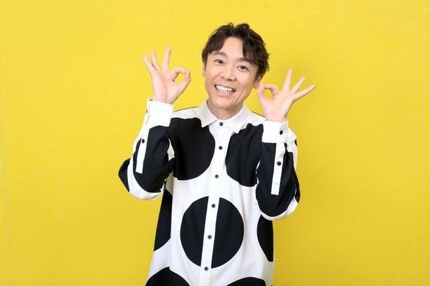 パンダ模様の服でパンダポーズ!「パンダうさぎコアラ」が聴きたくなる!?