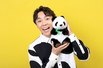 ジャッキー・チェンは “体操のお兄さん”の原点！小林よしひさ、最新作『パンダプラン』は「子どもに大人気なパンダにジャッキーで、もう完璧」