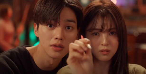 塾講師の恋人と破局し傷心の女性と、“友だち以上恋人未満”の女性が複数人いる男性の恋愛を描く「わかっていても」