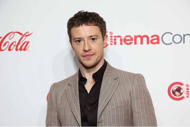 指揮役下士官サム役のジョセフ・クイン