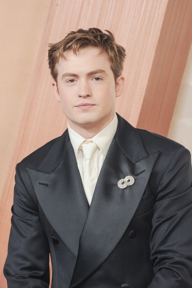 新入りの砲手トミー役のキット･コナー