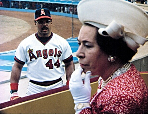 エリザベス2世のそっくりさんも(『裸の銃を持つ男』)