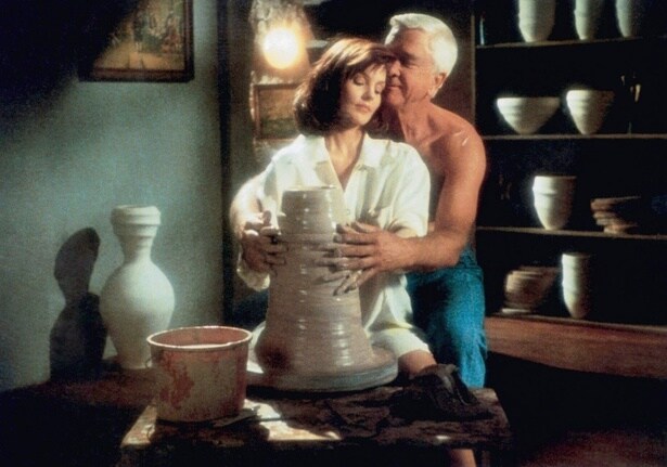 名作のパロディも満載だ(『裸の銃を持つ男 PART2 1/2』)