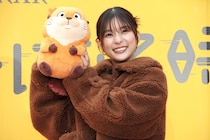 芳根京子、壁を破るハチャメチャ登場で大盛り上がり！ディズニー＆ピクサー『私がビーバーになる時』主人公声優に抜てき