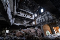 “ロシア村”って知ってる？映画『ヒグマ!!』が撮影されたテーマパーク跡地に廃墟写真家と共に潜入してきた…！