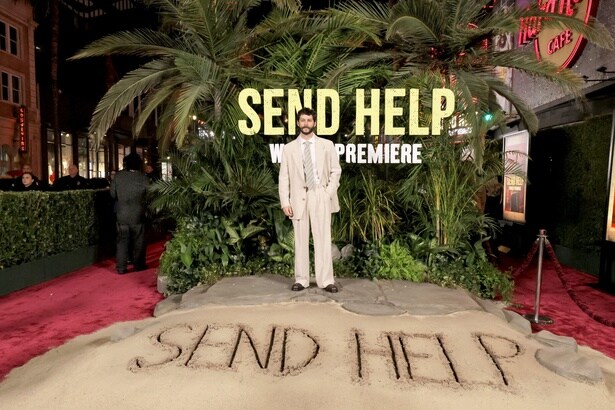 ジャングルと砂浜が広がる会場は、“復讐島”そのもの