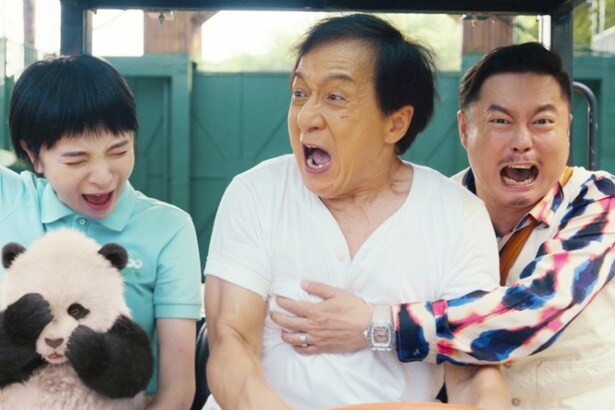 【写真を見る】ジャッキーたちが、あらゆる策を講じて傭兵から逃げ惑う様子が痛快！