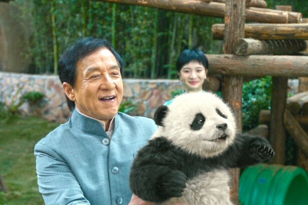 ジャッキーが里親になったパンダ“ダーバオ”は、遺伝子的に非常に貴重な模様を持っていて…