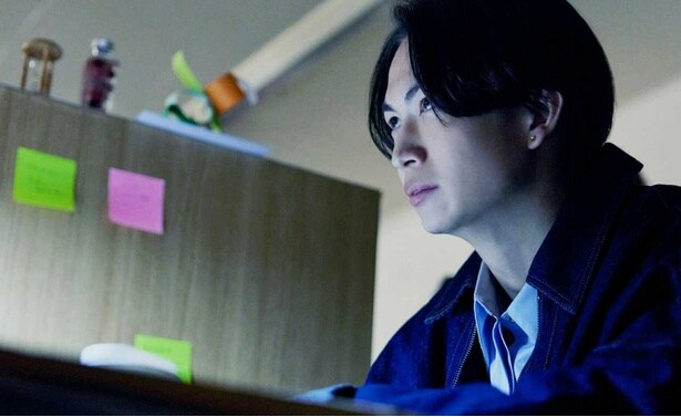 トー横に流れ着いた人々を保護しているエド(綱啓永)