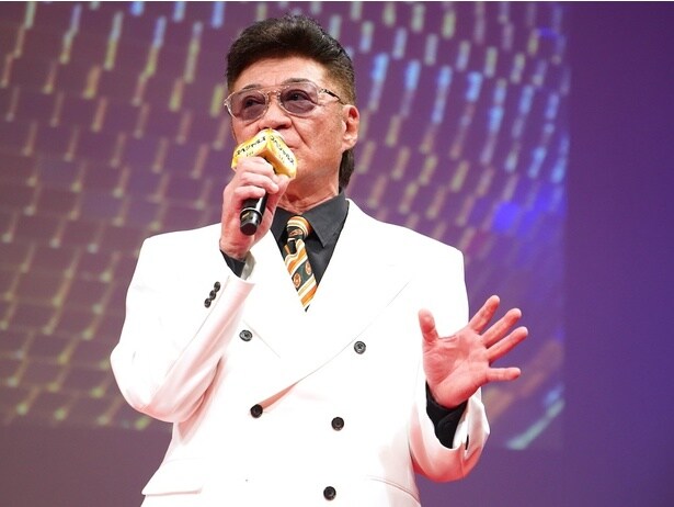 すっかり落ちぶれてしまった元武闘派の村雨役の小沢仁志