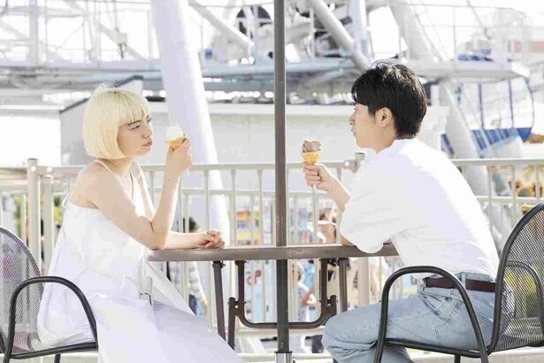 『禍禍女』での増村宏(前田旺志郎)と望月瑠美(アオイヤマダ)のデートシーン