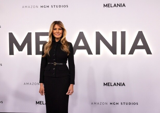 メラニアを中心に、就任式に向けての計画指揮、ホワイトハウス移行に伴う複雑な準備、そして首都ワシントンへ再び家族と引っ越す様子までもをカメラで捉えた本作