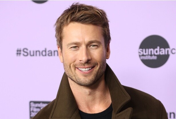 【写真を見る】“地元”テキサス出身のグレン・パウエルがプロデューサーに専念！「この象徴的な作品に、新たな章を」