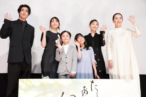 【写真を見る】キャスト、監督が晴れやかな笑顔！『たしかにあった幻』の初日舞台挨拶の様子