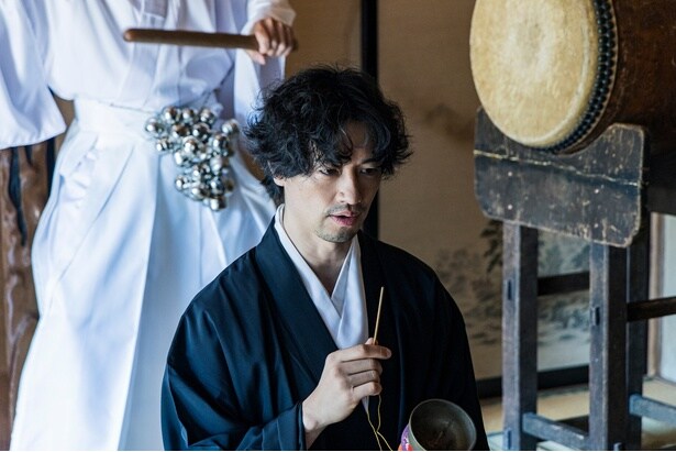 Netflixシリーズ「極悪女王」で共演した斎藤工も出演