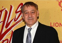 サム・ライミのカルト的人気作『ダークマン』の続編が正式に進行中！「脚本と、2人の優秀な監督がいる」