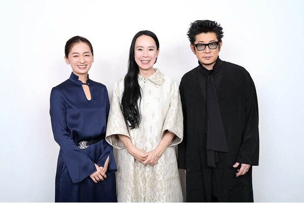 【写真を見る】『たしかにあった幻』撮影時や過去の出演作の思い出話に花が咲く河瀬直美監督、尾野真千子、永瀬正敏