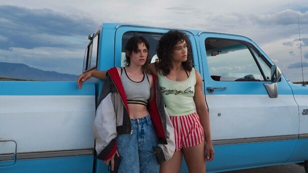 運命的に出会い恋に落ちた女性2人が、犯罪網に引きずり込まれていく