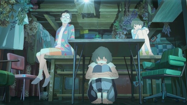 町の再開発による立ち退きの期限が迫るなか、若者たちの未来をめぐる物語『花緑青が明ける日に』