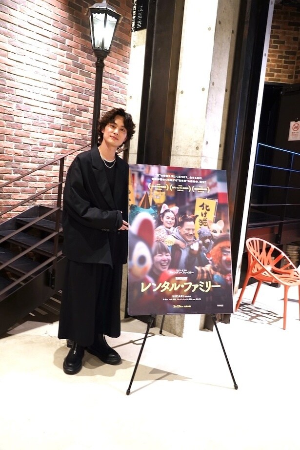 「フリーランスでハリウッド映画に出ています」と自身を稀有なタイプと話しニッコリ