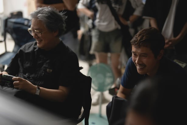パク・チャヌク監督&イ・ビョンホンの来日決定!『しあわせな選択』ティザービジュアル撮影時のビハインド映像解禁