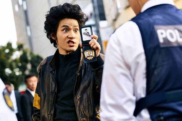 【写真を見る】水上恒司がアフロヘア!主人公の相葉四郎役