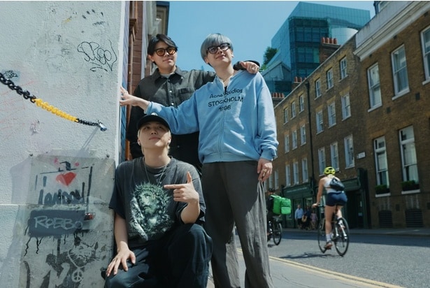 自由時間に観光を楽しむメンバーを見ることができるのも本作の見どころ!