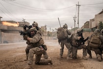 押井守がこだわる、戦争映画での“軍オタ”チェックポイント「リアルに再現できたからこそ、実在の兵士たちの写真を出せる」【押井守連載「裏切り映画の愉しみ方」特別編(後編)】