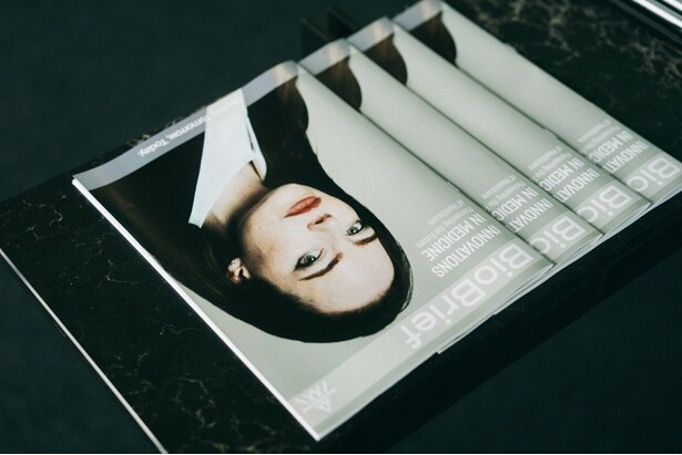 【写真を見る】そんなところにヒントが!?ナオキマンが教える、『ブゴニア』に隠された陰謀論シンボル…