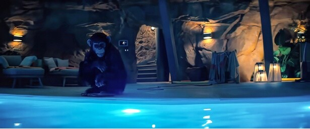 狂犬病の特徴のひとつが、“水を怖がる”こと。主人公たちはプールに逃げ込むのだが…