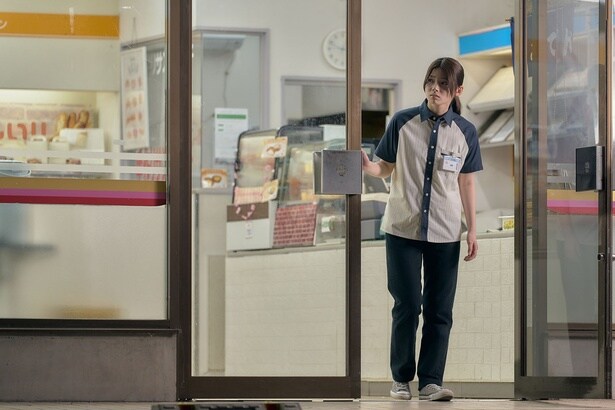 【写真を見る】高時給に惹かれて始めた夜勤のアルバイト。ある時から、少しずつ違和感が結貴乃を襲うようになる(『夜勤事件』)