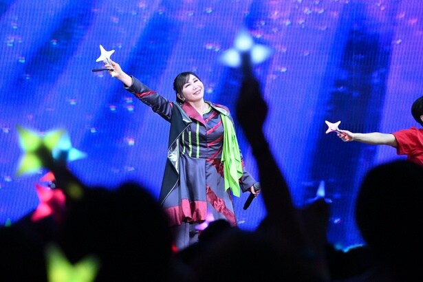 コール＆レスポンスで観客を盛り上げた