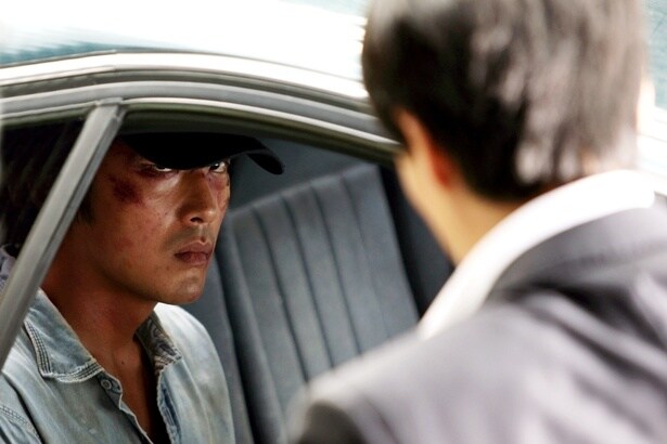 女性ばかりを狙う猟奇殺人犯に扮し、話題を集めた『チェイサー』