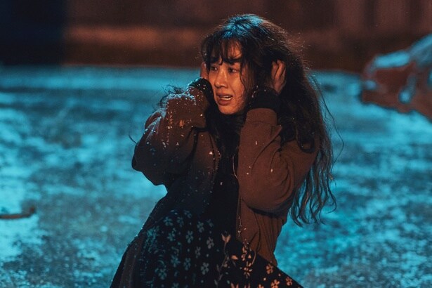 【写真を見る】田舎町で起こった殺人事件をめぐる心理戦を描く『白い車に乗った女』