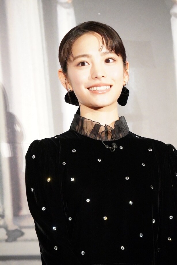 主人公の少女・継田フジコ役を演じた當真あみ