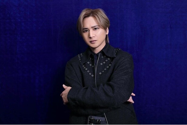 【写真を見る】「ヒゲが似合ってうらやましい」とダンディな役への憧れを語った堂本光一