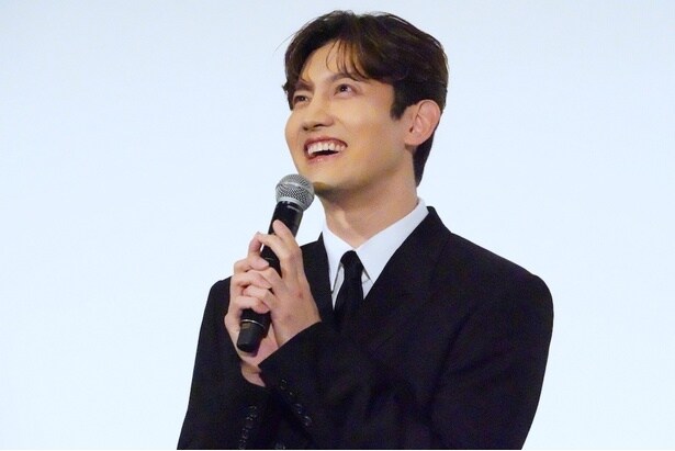 チャンミンは映画になるのはうれしいけれど、ちょっぴり恥ずかしいと語る場面も