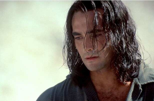 マーク・ダカスコスがエリックを演じたテレビシリーズ「クロウ 天国への階段」