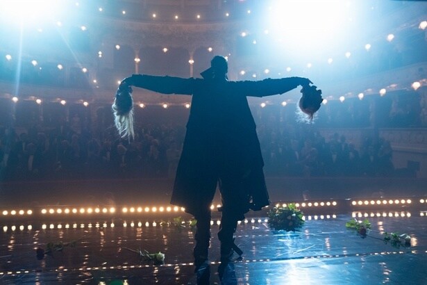 ゴア描写満載で描かれる血みどろの復讐劇(『ザ・クロウ』)