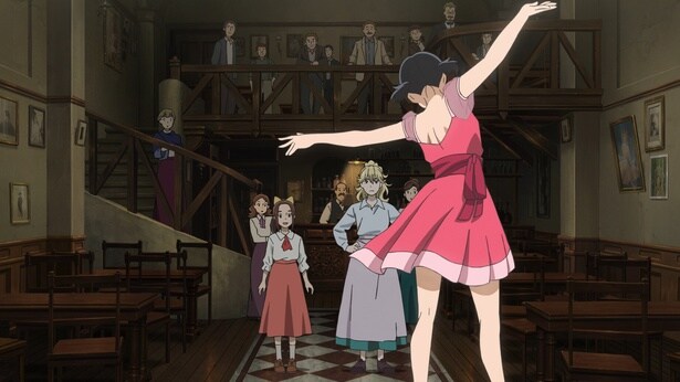 元バレリーナであるオルガ(声：門脇麦)の指導のもと、懸命にバレエに励む千鶴