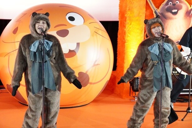 PUFFY、キュートなビーバー姿で名曲を熱唱！会場を大いに盛り上げた