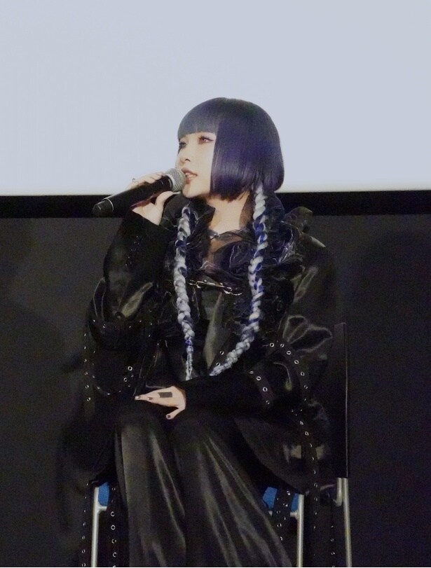 挿入歌を担当したSennaRin