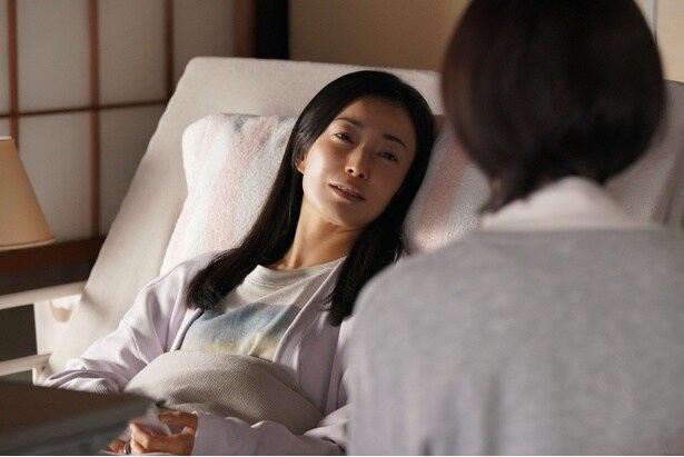 息子の幸せを一番に願う、難病を抱える母、美咲(菅野美穂)