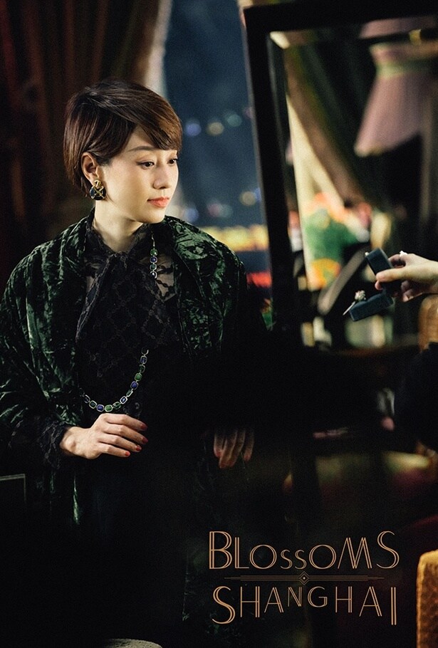 飲食店「夜東京」を営む玲子