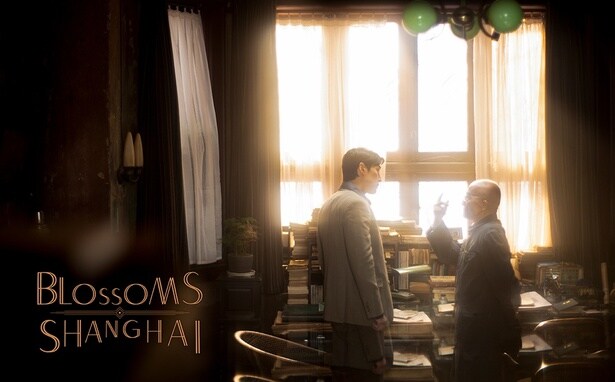 “旦那”からビジネスの手ほどきを受ける阿宝