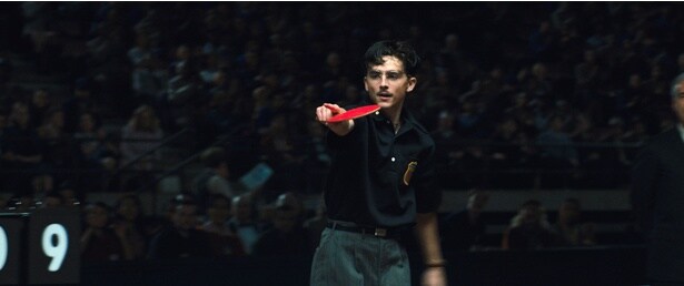 卓球で世界チャンピオンを目指す野心家の主人公、マーティ・マウザー