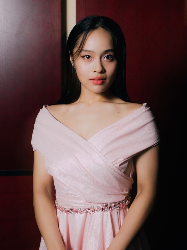 「アリアナは私の青春」と語るほど大好きなアリアナ・グランデが演じるグリンダの日本語吹替えを務めた清水美依紗