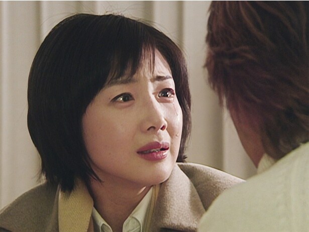 高校時代に突然の交通事故で初恋の人を失ったチェ・ジウ演じるユジン